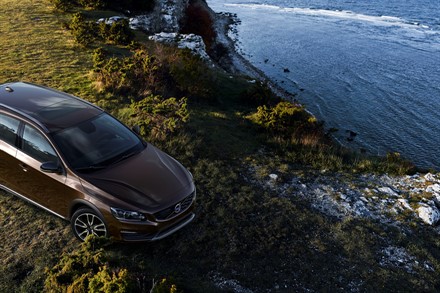 Volvo Cars reveals new V60 Cross Country