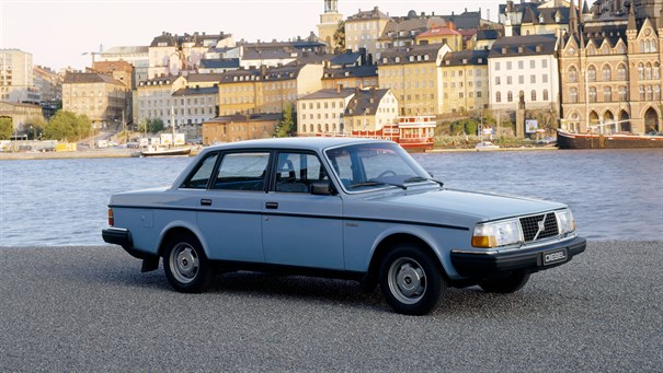 VOLVO 244 (1974-1993)